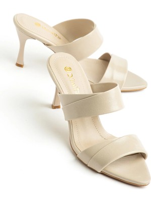 Dilimler Ayakkabı Kadın Ince Topuklu Terlik Bej Iki Bantlı Parlak Cilt