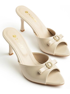 Dilimler Ayakkabı Kadın Ince Topuklu Terlik Bej Parlak Cilt Yüzlü Fiyonklu