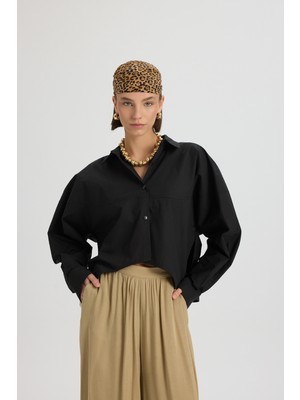 Mai Numen Yırtmaç Detay Siyah Kısa Gömlek