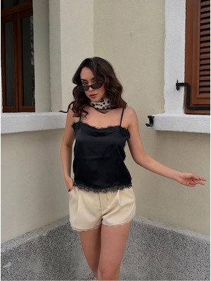Minaaise Dantel Detaylı Askılı Saten Siyah Kısa Kadın Bluz 31014