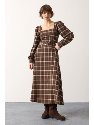 Cemo Kadın Kare Yaka Ekose Desenli Kemer Detaylı Uzun Kollu Midi Elbise