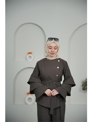 Neşeli Butik Kadın Kahverengi Kol Katmanlı Gold Düğme Detaylı Tesettür Takım NBVQ3139