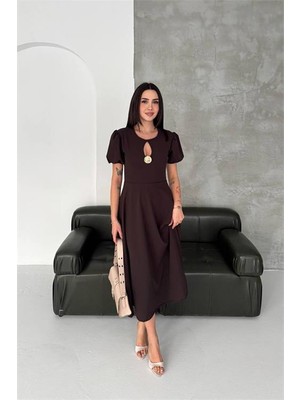 Neşeli Butik Kadın Kahverengi Balon Kol Gold Broş Detaylı Midi Boy Elbise NBK4563