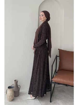 Neşeli Butik Kahverengi Siyah Bel Drapeli Tam Boy Flok Baskı Tesettür Elbise