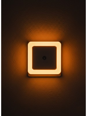 Ulbay Turuncu Gece Lambası – Kare – Karanlıkta Otomatik Yanar – Fotoselli – 0.1W