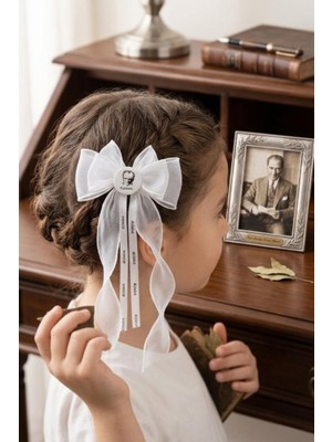 23 Nisan Özel Günler Okul ve Günlük Kullanım Için Atatürk\'lü Fiyonklu Tüllü Klips Toka