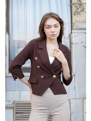 Jument Kadın Kruvaze Cep Kapaklı Kolu Yırtmaçlı Hafif Likralı Kumaş Kısa Ceket-Kahve