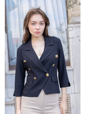 Jument Kadın Kruvaze Cep Kapaklı Kolu Yırtmaçlı Hafif Likralı Kumaş Kısa Ceket-Lacivert