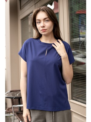 Jument Kadın Ipeksi Yumuşak Kumaş Geniş Sıfır Yaka Önü Pencereli Yanları Yırtmaçlı Tshirt Bluz-Indigo