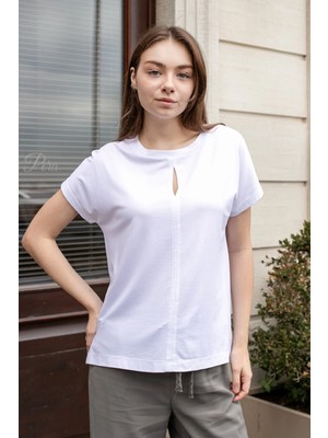 Jument Kadın Ipeksi Yumuşak Kumaş Geniş Sıfır Yaka Önü Pencereli Yanları Yırtmaçlı Tshirt Bluz-Beyaz