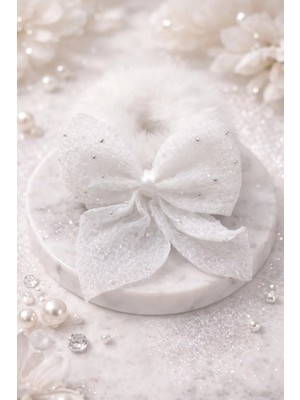 Nati Co Işıltılı Fiyonklu Beyaz Peluş Tüylü Saç Tokası | Özel Gün & Günlük Kullanım (1 Adet)