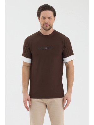 Werroni Erkek Kahverengi Jakarlı Kumaş Beyaz Kalın Şerit Kol Detaylı Baskılı Slim Fit T-Shirt