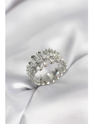 Gümüş Renk Zirkon Taşlı Sıralı Damla Model Kadın Yüzük