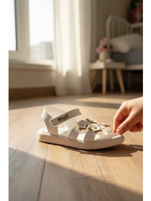 Enoch Noch Geometrik Çiçek Aplikeli ve Taş Süslemeli Zarif Kız Çocuk Sandalet