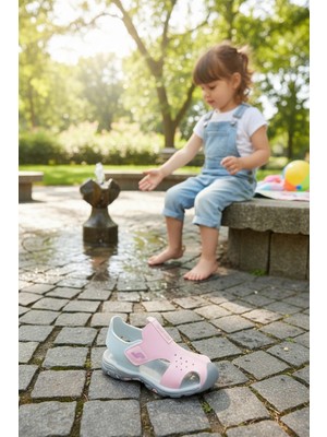 Enoch Suya Dayanıklı Kapalı Burun Detaylı ve Kaymaz Tabanlı Sahil Sandaleti