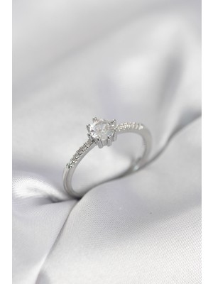 Hopinip Tek Taş Model Gümüş Renk Zirkon Taşlı Kadın Yüzük - Lisinya