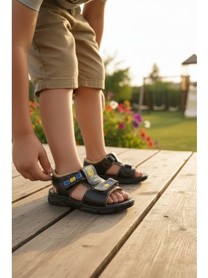 Enoch Renkli Geometrik Figürlü ve Yumuşak Bilek Destekli Konforlu Çocuk Sandalet