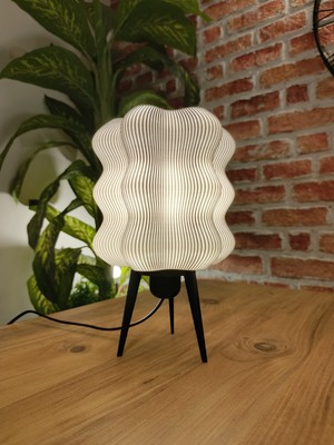 Peace Of Art 3D Tasarım Modern Dalga Tasarım Abajur – 27X17 cm – 3 Ayaklı Tripod Masa Lambası