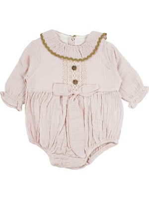 by BebekOdam Kız Bebek Pudra Yakalı Fisto Düğmeli Fiyonklu 4 Kat Müslin Çoraplı Zıbınlı Tulum - 1016712