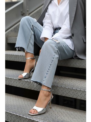 Divolya Sara Gümüş Bileği Sarma (8 Cm) Kare Burun Topuklu Ayakkabı