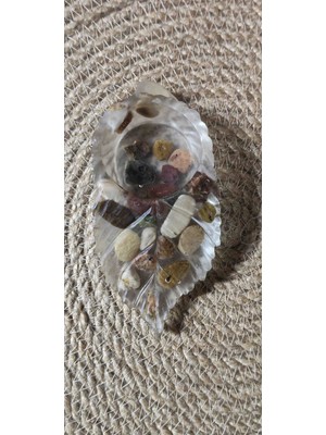 Miina Aksesuar Epoksi Reçine Den Yapılı Yaprak Desenli Çeşitli Doğal Taşlarla Süslenmiş Dekoratif Bir Mumluk