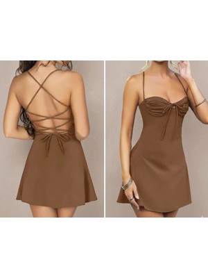 Biçomi Bicomi Premium Serisi: Vücut Hatlarını Şekillendiren Sırt Dekolteli Mini Saten Gecelik