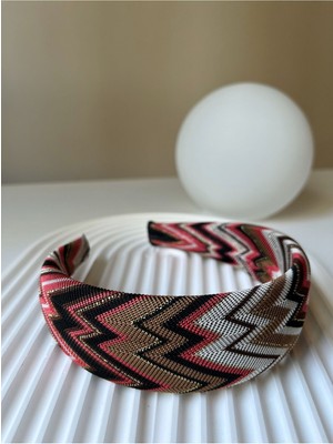 Özbience Zigzag Desenli Şık ve Modern Eşarp, Şıklığınızı Tamamlar