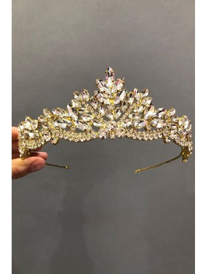 Özbience Şık Altın Rengi Gelin Tacı, Zarif ve Parlak Takı Modası