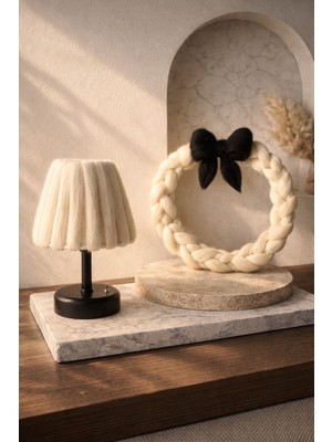 Lion Dekor - Ithal Yüzde Yüz Yün 2 Li Set Masa Üstü LED Aydınlatmalı Kablosuz Pilli Masa Lambası ve Duvar Süs -Alt Siyah