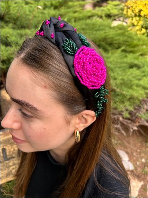 Özbience El Işi Fuşya Güllü Kadın Saç Tacı, Zarif ve Şık Tasarım