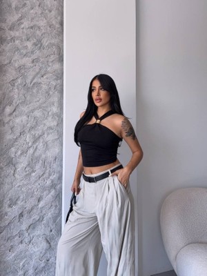 Mericline Kadın Toka Detay Halter Yaka Sandy Bluz