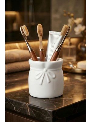 Özbience Beyaz Diş Fırçası Tutucu, Pratik ve Şık Aksesuar