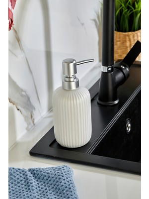 Özbience Beyaz Seramik Sıvı Sabunluk, Şık ve Kullanışlı Tasarım