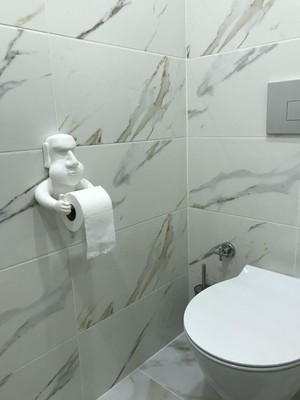 Özbience Modern Moai Tasarımlı Tuvalet Kağıdı Tutucu, Şık ve Kullanışlı