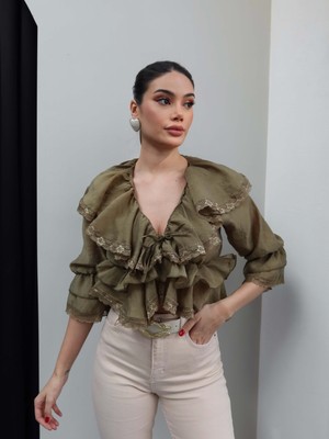 Esra Helvacı Dantelli Volanlı Bluz