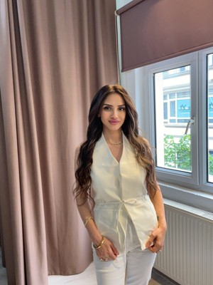 Moda Beyaz Sırt Dekolteli Yelek