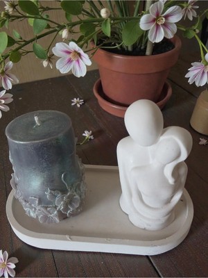 Doğal El Yapımı Dekoratif Çiçekli Mum ve Minimalist Sarılan Çift Heykeli Seti