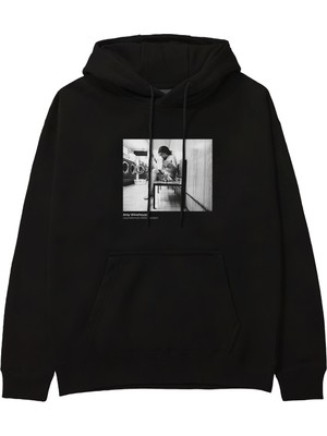 The Lucid Lab Amy Winehouse At The Laundromat 2004 Hoodie - Siyah