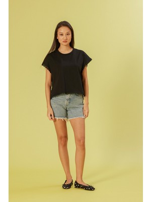 Nisan Triko Dantel Detaylı Pamuklu T-Shırt