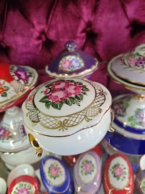 Manushum El Boyama Porselen 3 Ayaklı Limoges Kutu-Beyaz