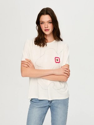 Faik Sönmez Taş ve Çiçek Patch Detaylı Yuvarlak Yaka T-Shırt S26TSH052