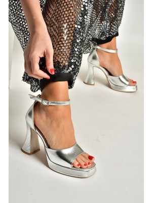 Fox Shoes Y404850209 Gümüş Kalın Topuklu Kadın Ayakkabı