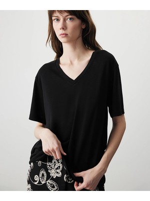 Miss İpekyol Keten Görünümlü V Yaka Tişört  IS1260070036001