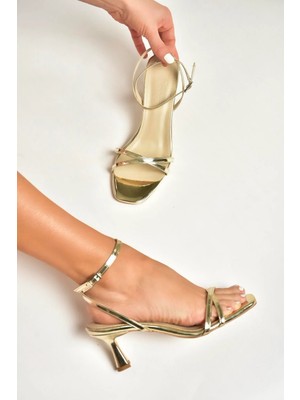 Fox Shoes Y569522034 Altın Ayna Alçak Topuklu Kadın Abiye Ayakkabı