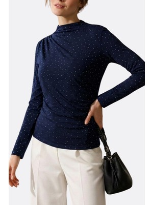 AKD Atelier Kadın Bluz Taşlı Drapeli Uzun Kollu Sandy Kumaş Kısa Şık Bluz