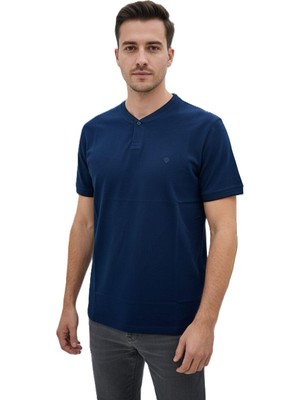 Lacaton 26-7000 V Yaka Patlı T-Shirt