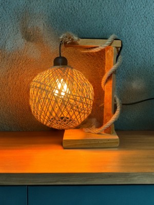 Allians Doğal Ahşap ve Jüt Başlıklı Otantik Lambader ile Şık Aydınlatma