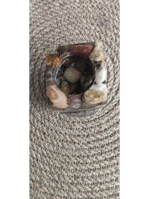 Miina Aksesuar Epoksi Reçine Çeşitli Doğal Taşlarla Süslenmiş Dekoratif Bir Mumluk