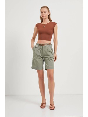 Tena Kadın Haki Beli Kemerli Licralı Gabardin Midi Şort