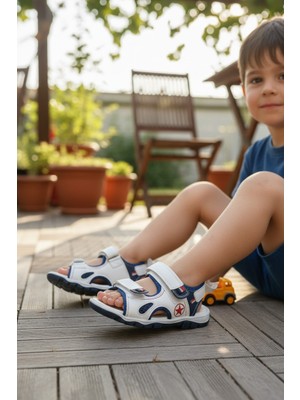 Enoch Yıldız Amblemli Yan Pencereli ve Yüksek Destekli Sportif Çocuk Sandalet